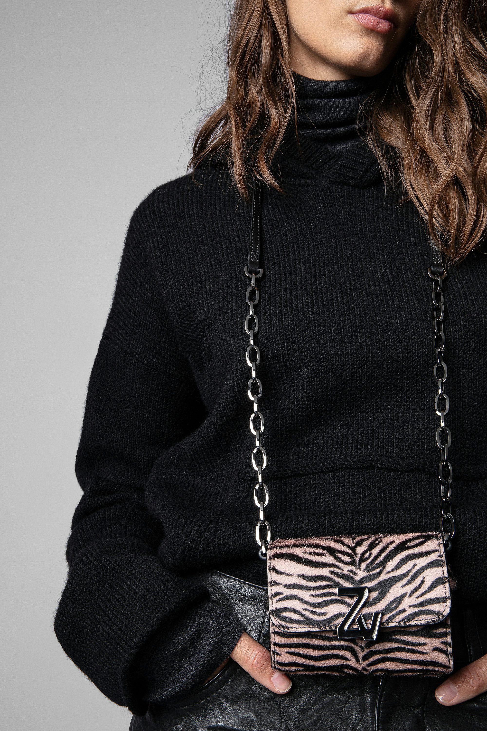 Damentasche Wallet ZV Initiale Le Tiny Unchained - Damen-Brieftasche aus Leder in Pony-Optik schwarz-weiß